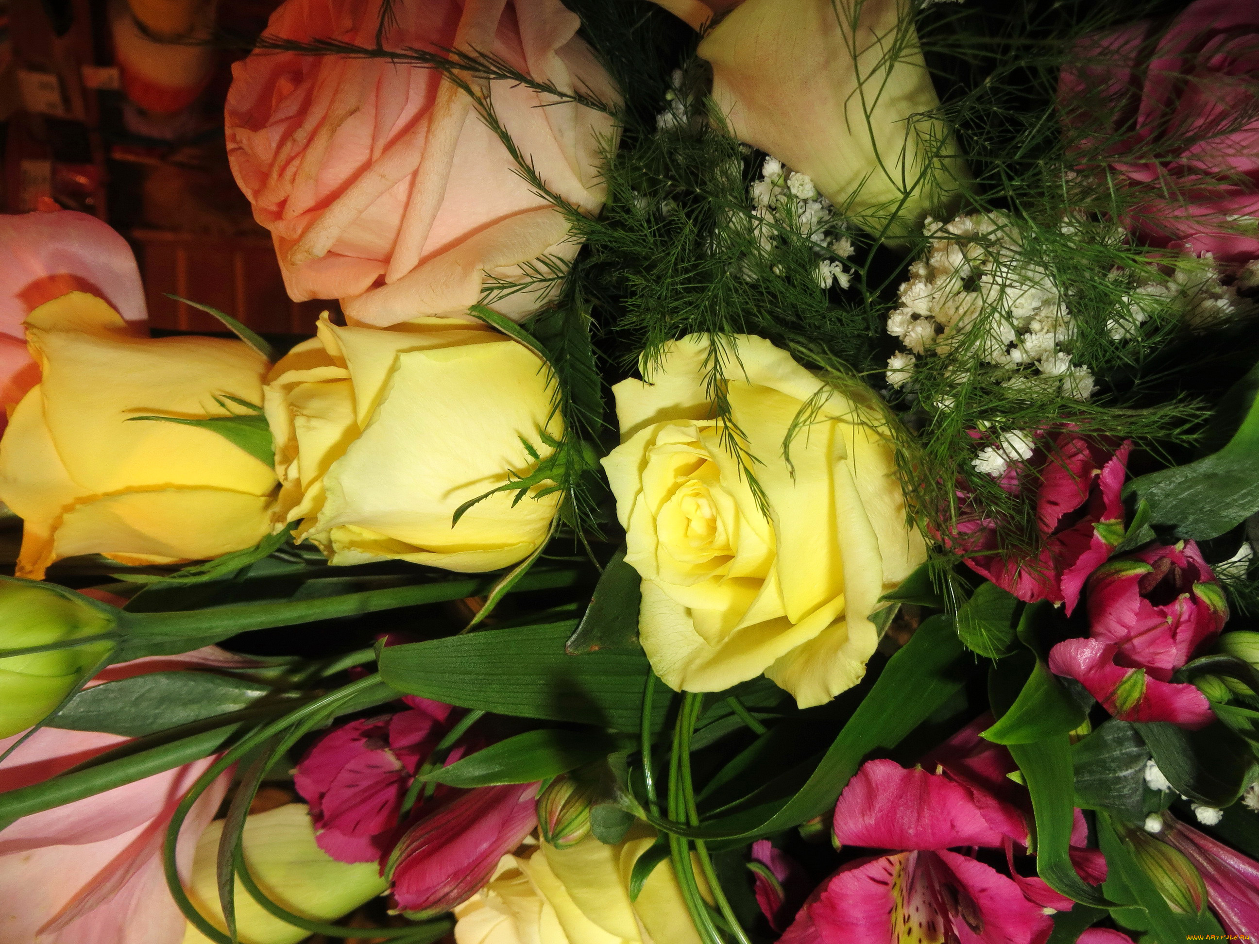 Фото букета на телефон. Красивый букет. Букет цветов для девушки. Шикарный букет цветов. Красивый букет роз.